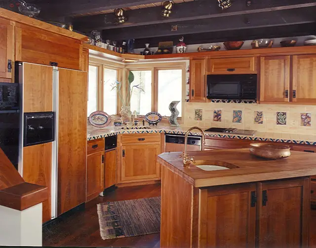Wood kitchen with a curved island
